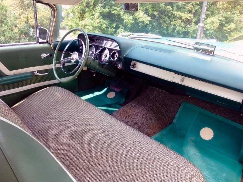 
            Американский седан 50-х годов Buick LeSabre решили продать за ₽6 млн
        