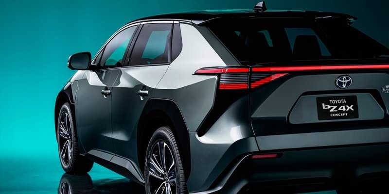 
            Toyota&nbsp;показала новый кроссовер размером с RAV4
        