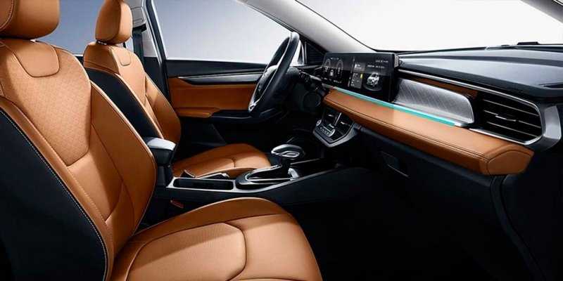
            Обновленный Ford Escort получил двойной экран в стиле Mercedes
        