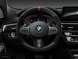 Автомобили BMW научились предупреждать о дорожных камерах в России