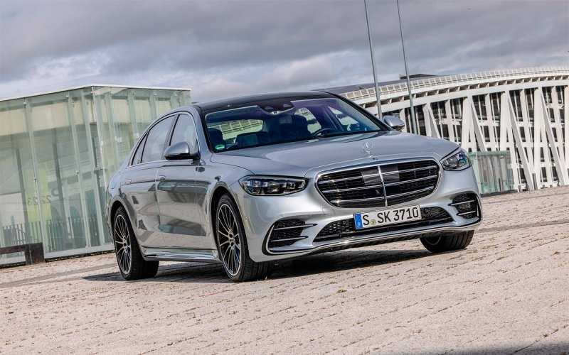 
            Mercedes назвал российские цены на новый S-Class с самым мощным мотором
        