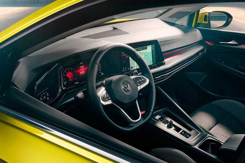 
            Volkswagen назвал российские цены на новый Golf
        