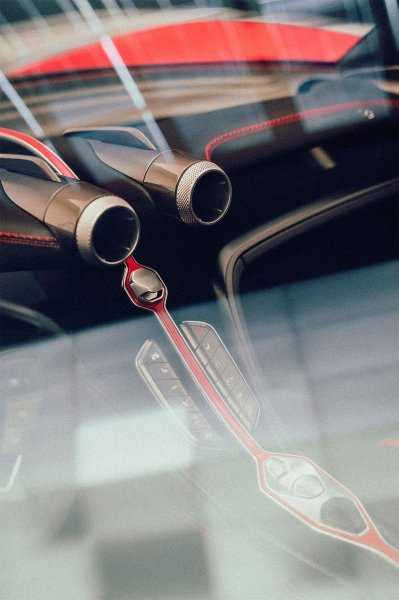 
            Китайская Hongqi представила сверхмощный гибридный гиперкар
        