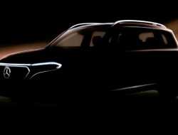 Mercedes показал силуэт нового компактного кроссовера