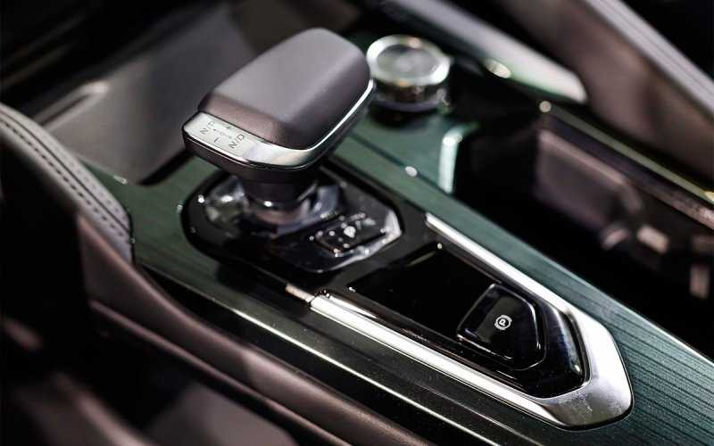 
            Geely представила новый флагманский кроссовер для России
        