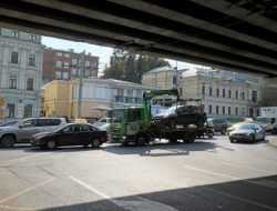 В Москве подняли тарифы на эвакуацию неправильно припаркованных машин