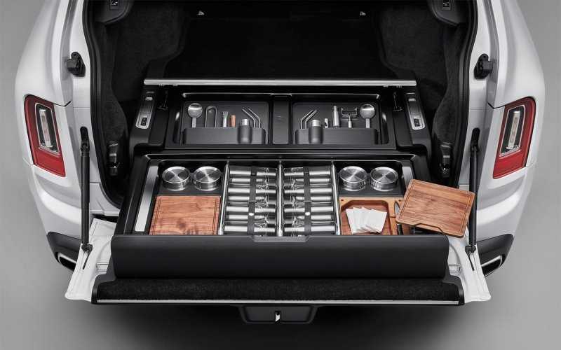 
            Владельцам Rolls-Royce предложили докупить роскошный ящик для мелочей
        