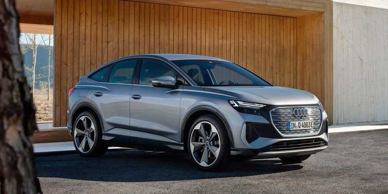
            Audi представила новый кроссовер Q4 e-tron и его купеобразную версию
        