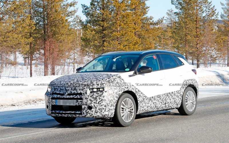 
            Обновленный Opel Grandland&nbsp;X впервые заметили на тестах. Фото
        