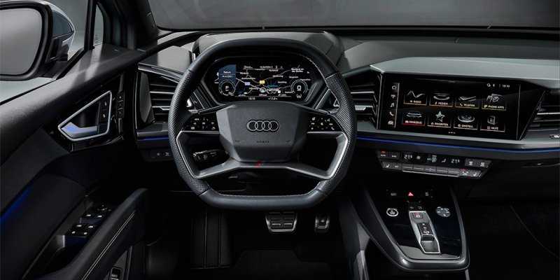 
            Audi представила новый кроссовер Q4 e-tron и его купеобразную версию
        
