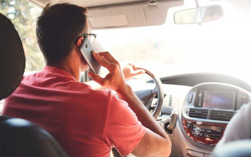 
            В ГИБДД рассказали, что бывает за разговоры по телефону за рулем
        