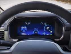 Автопилот Ford BlueCruise разрешит убирать руки с руля