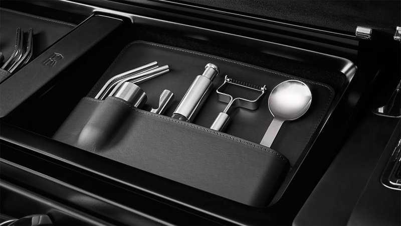 
            Владельцам Rolls-Royce предложили докупить роскошный ящик для мелочей
        