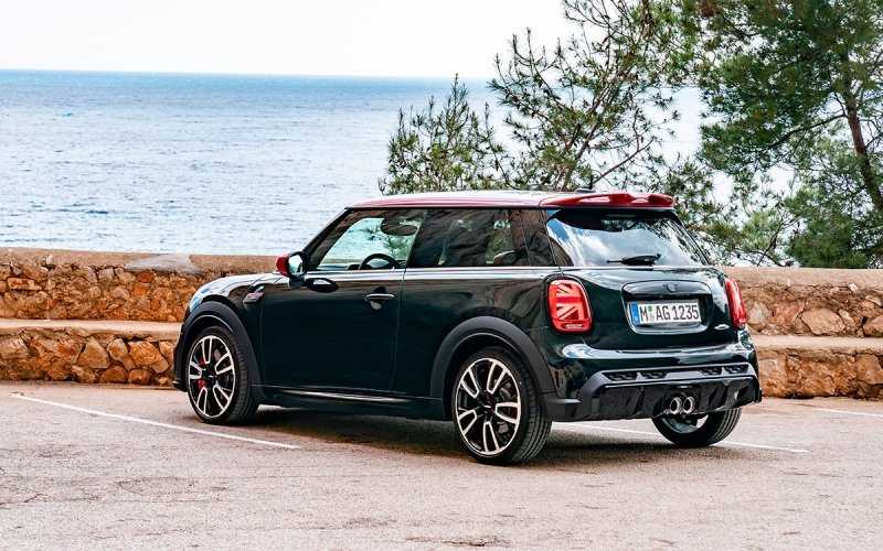 
            Названы российские цены на обновленный Mini John Cooper Works
        