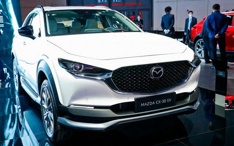 
            Кросcовер Mazda CX-30 превратили в электрокар
        
