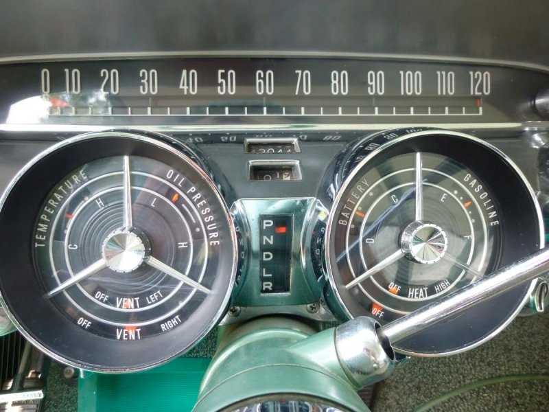 
            Американский седан 50-х годов Buick LeSabre решили продать за ₽6 млн
        