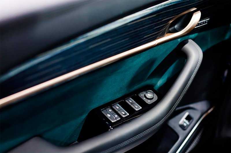 
            Geely представила новый флагманский кроссовер для России
        