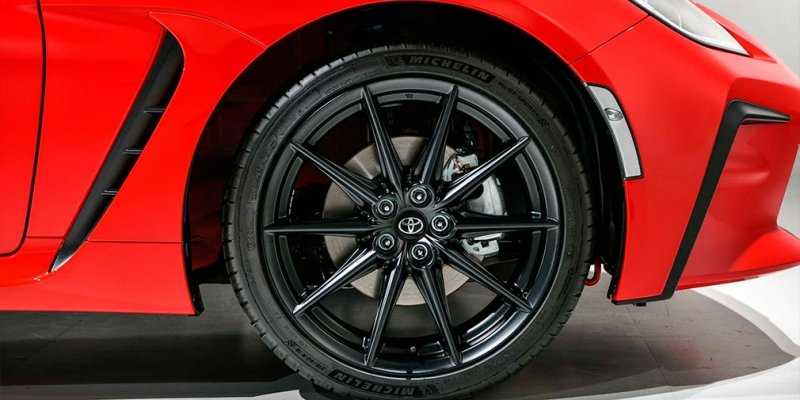 
            Спорткупе Toyota 86 получило более мощный мотор со сменой поколения
        