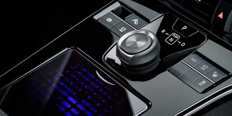 
            Toyota&nbsp;показала новый кроссовер размером с RAV4
        