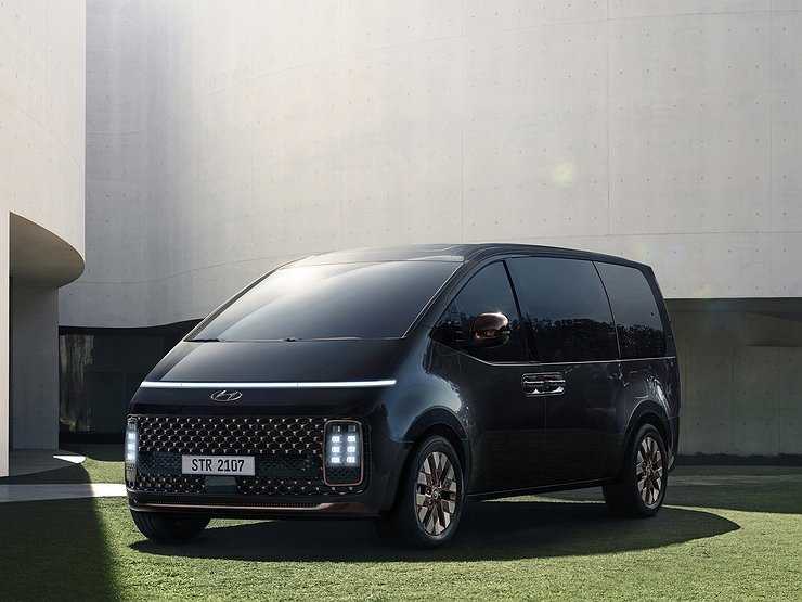 Чем новый минивэн Hyundai Staria лучше или хуже конкурентов