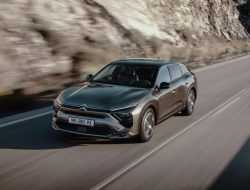 Citroen представил флагманский кроссовер-лифтбек C5 X