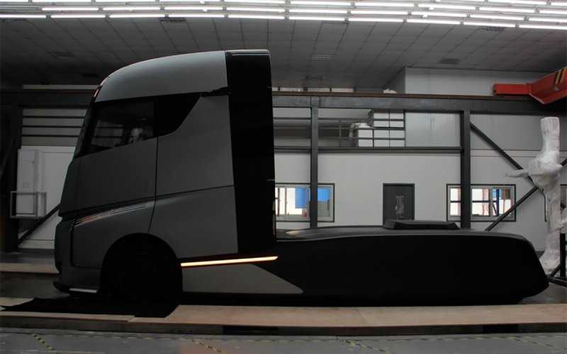 
            Опубликованы первые изображения конкурента Tesla Semi от Geely
        