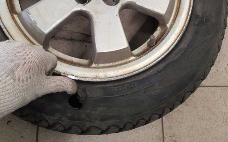 
            Москвичи пожаловались на новые гранитные бордюры, которые рвут колеса
        