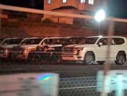 Новый Toyota Land Cruiser 300 впервые сфотографировали без камуфляжа