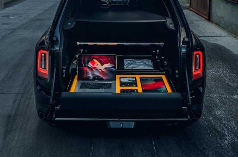 Для Rolls-Royce Cullinan придумали выдвижной ящик с аксессуарами