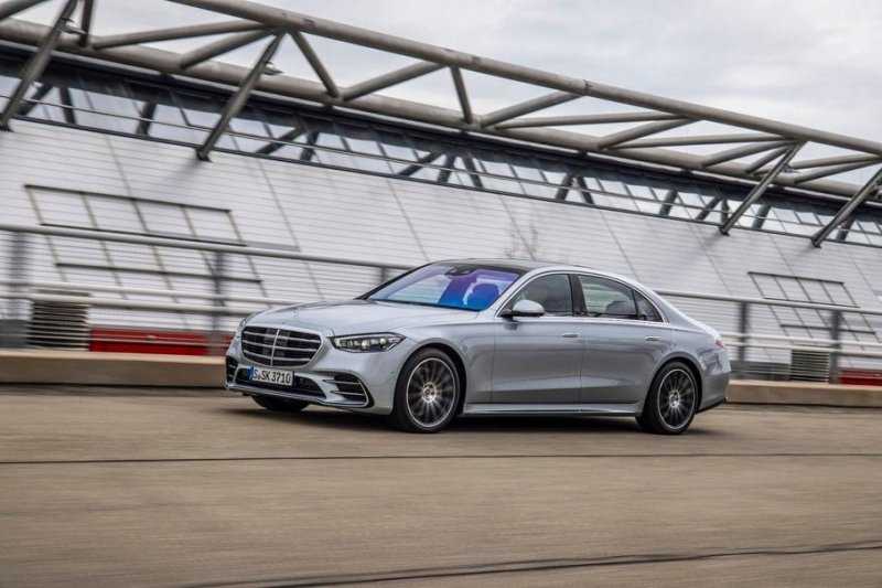 До России добрался Mercedes-Benz S-Class с мотором V8