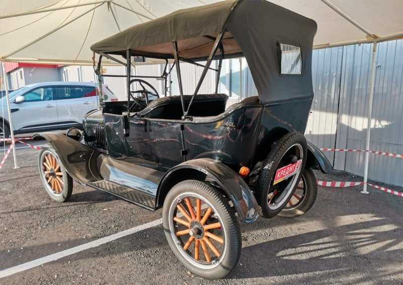 
            В Самаре выставили на продажу первый серийный Ford 1922 года
        