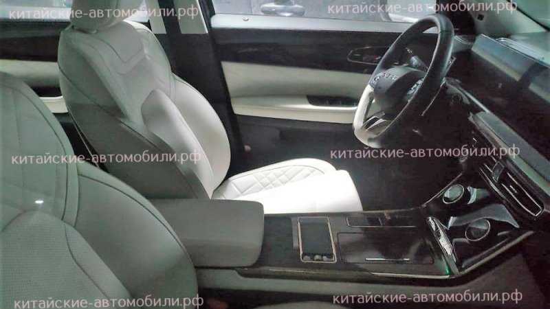 
            Новый премиальный кроссовер Chery сфотографировали в России
        