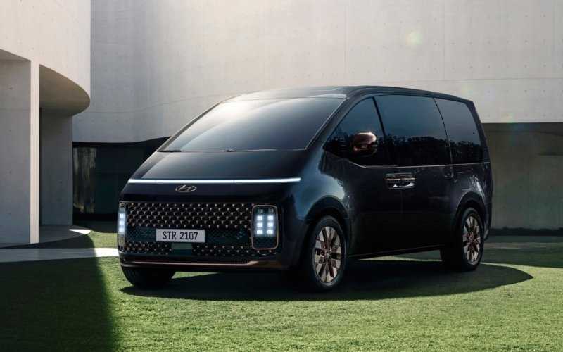 
            Минивэн Hyundai Staria, который привезут в Россию: все подробности
        