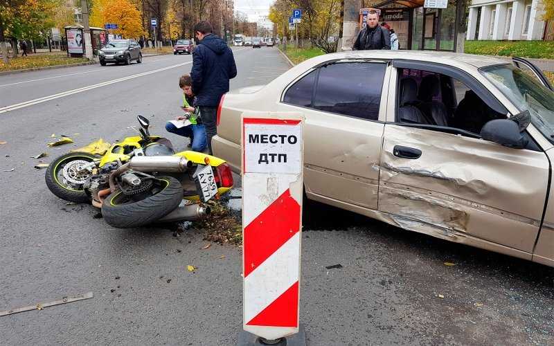 
            «Включайте поворотники и смотрите в зеркала». На дороги выехали байкеры
        
