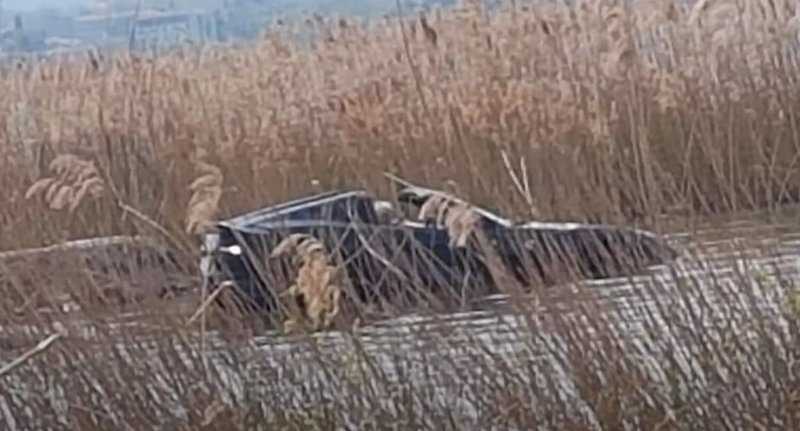 
            Владелец Ferrari за 400 тысяч долларов случайно утопил машину. Фото
        