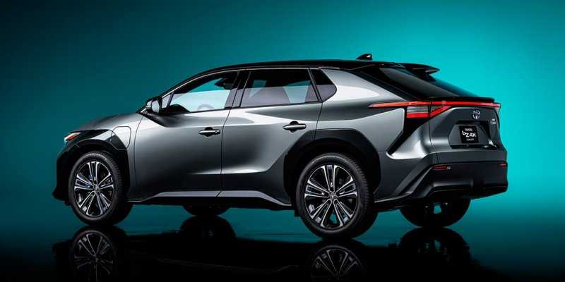 
            Toyota&nbsp;показала новый кроссовер размером с RAV4
        