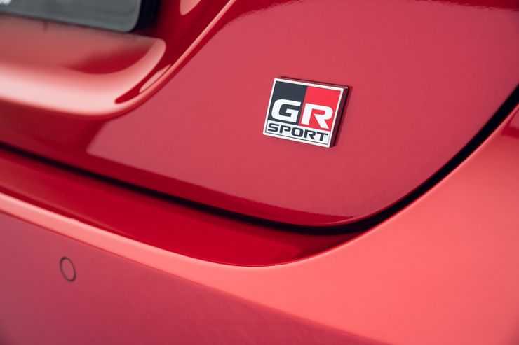 Фитнес для бизнесмена: первый тест-драйв новой Toyota Camry