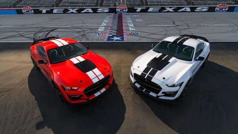 Ford украсил Mustang Shelby GT500 деталями из углеволокна