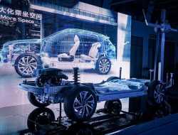 Geely привезет в Россию новую модель с «мягким гибридом»