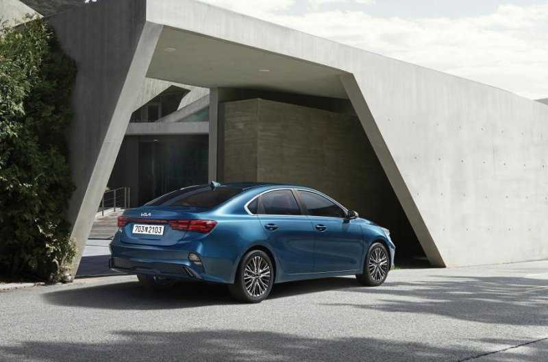 Kia рассекретила внешность обновленного Cerato