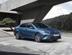 Kia рассекретила внешность обновленного Cerato