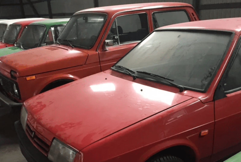 Коллекцию идеальных Lada без пробега продают в Москве за 16 миллионов рублей