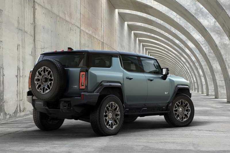 Культовый Hummer возрожден в виде внедорожника с гигантским клиренсом