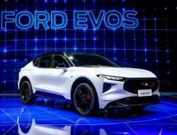 Купеообразный кроссовер с гигантским мультимедийным экраном: в Шанхае дебютировал Ford Evos