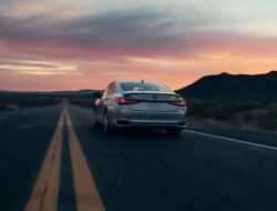 Lexus показал новый ES на видео