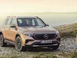 Mercedes-Benz показал 7-местный электрический кроссовер EQB