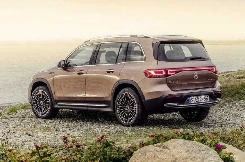 Mercedes-Benz показал 7-местный электрический кроссовер EQB