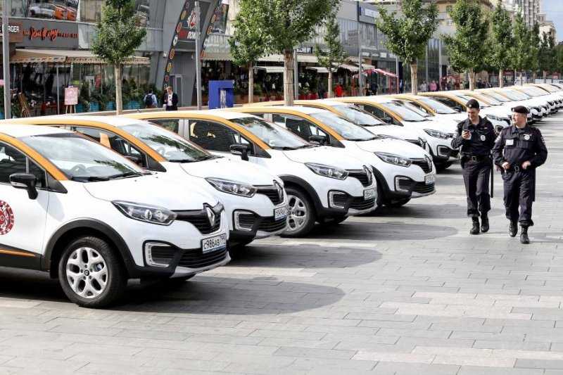 Москвичам предложат сдавать свои автомобили в каршеринг. Но парковка для них будет платной