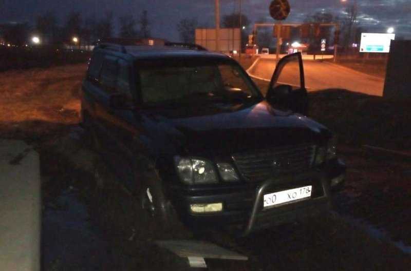 &laquo;Мост глупости&raquo; в Санкт-Петербурге закрыли, но там все равно застревают автомобили