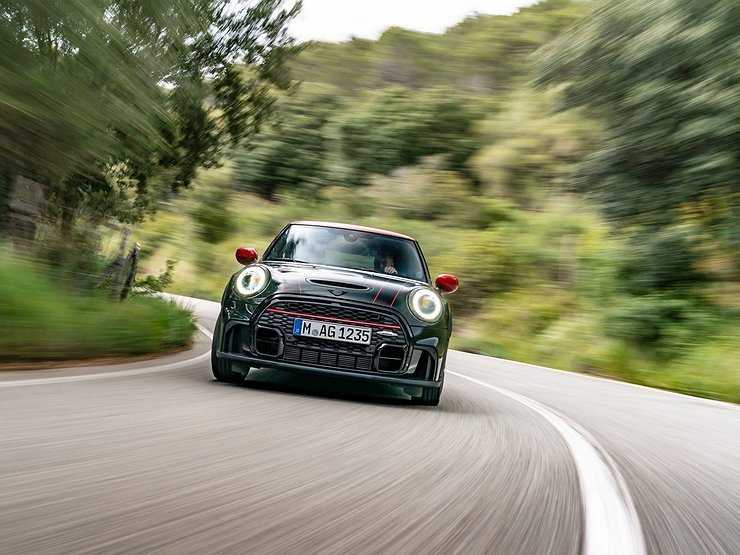 Названы цены на рестайлинговый Mini John Cooper Works
